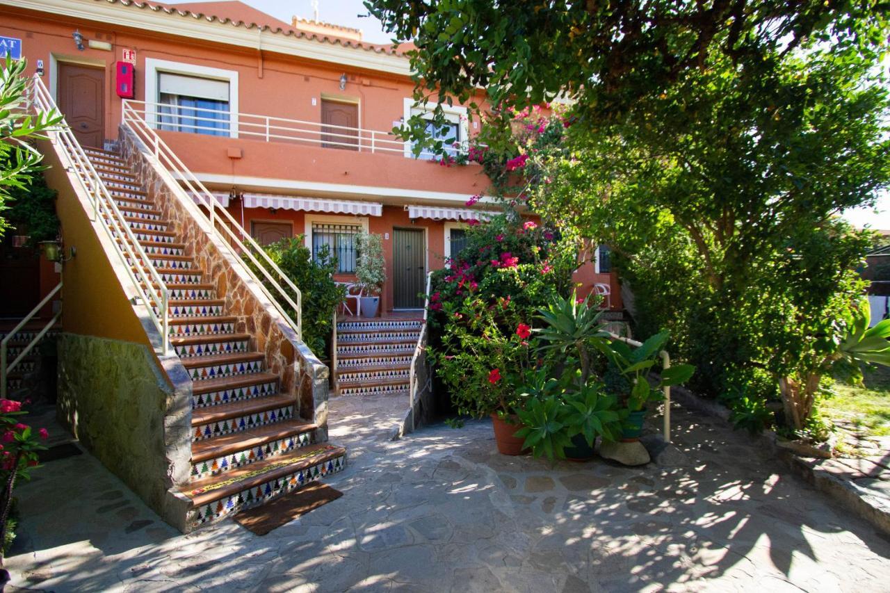 Apartamentos Turisticos Trajano Bolonia Bagian luar foto